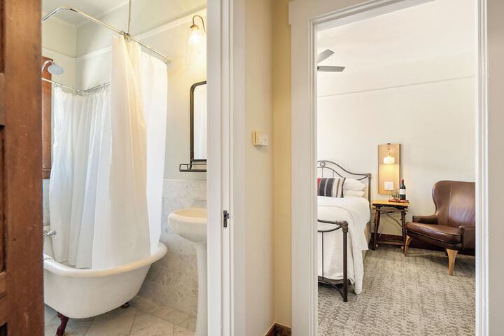 Room 103 of 113