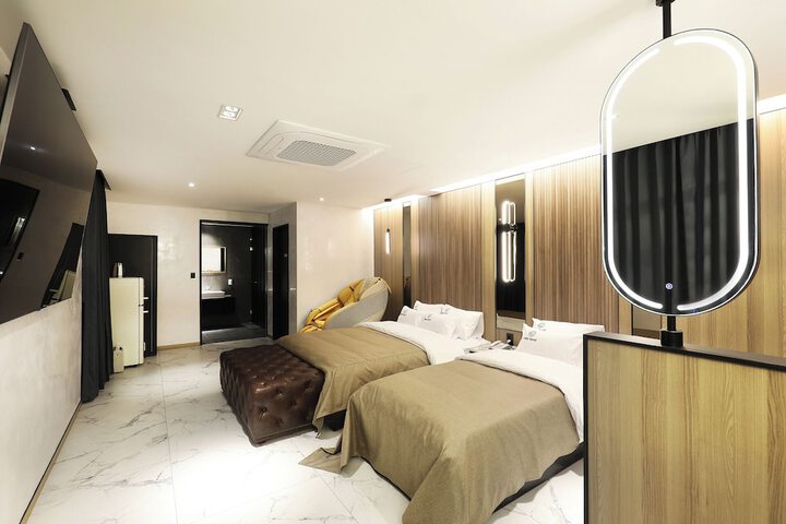 Room 31 of 74