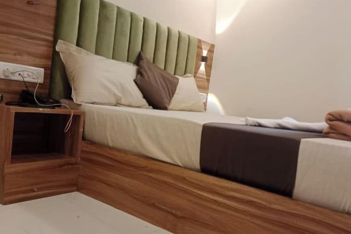 Room 2 of 6
