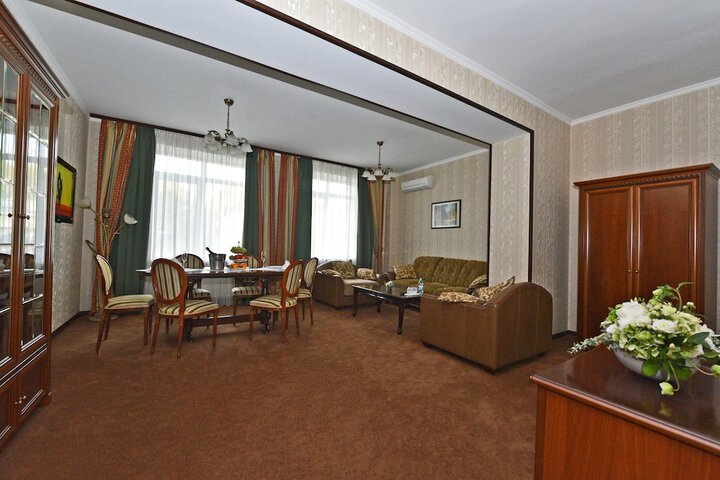 Room 17 of 97