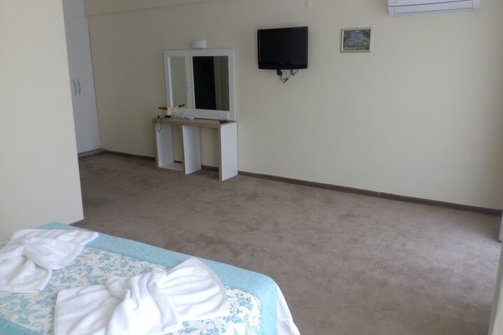 Room 13 of 63
