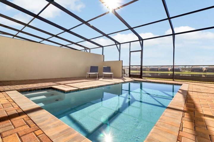 Pool 19 of 27