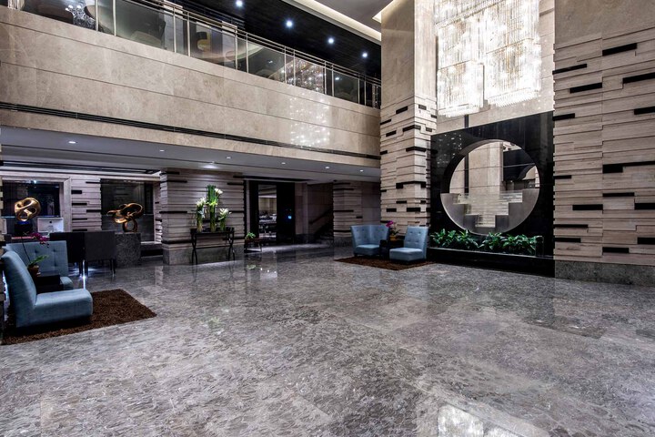 Entrance & Lobby
