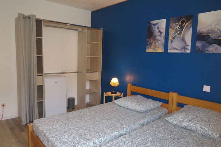 Room 4 of 28