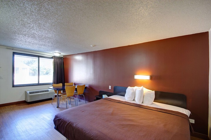 1 King Bed (10 of 13)