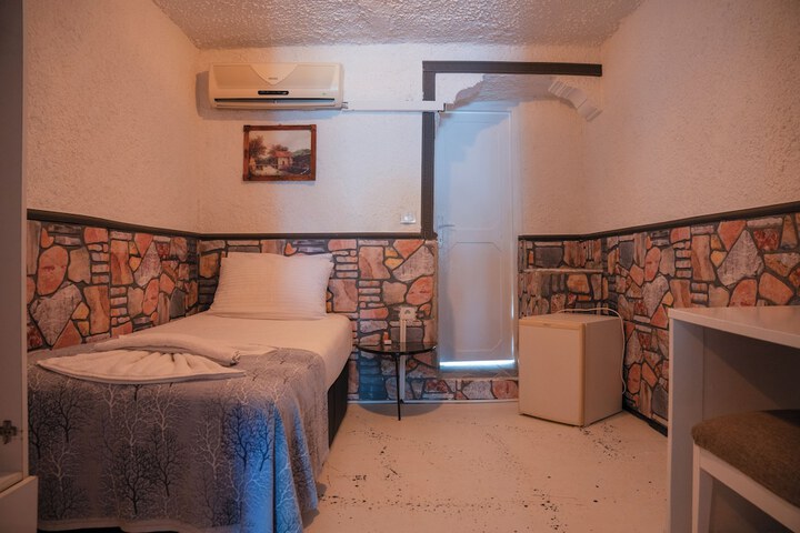Room 11 of 60