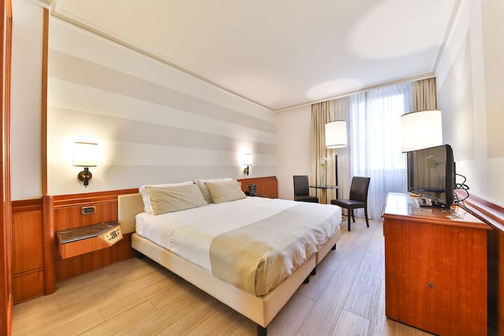 Room 26 of 79
