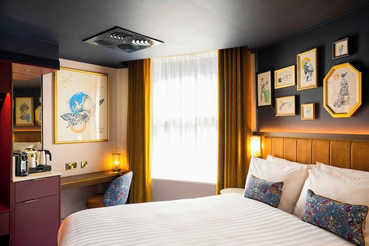 Room 7 of 27