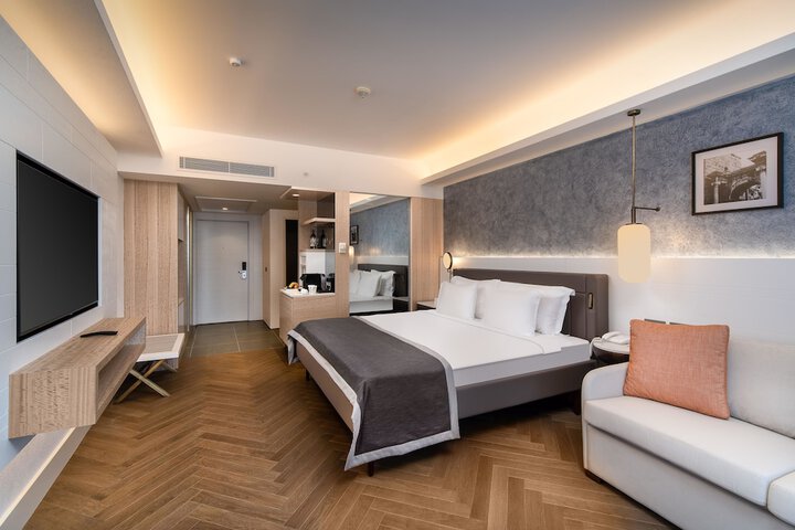 Room 153 of 551