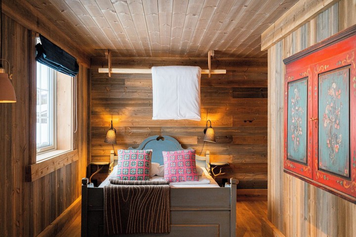 Room 2 of 36