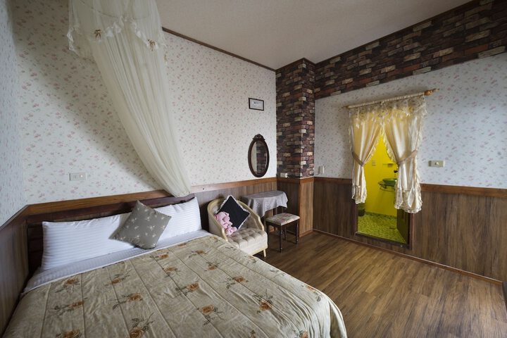 Room 4 of 49