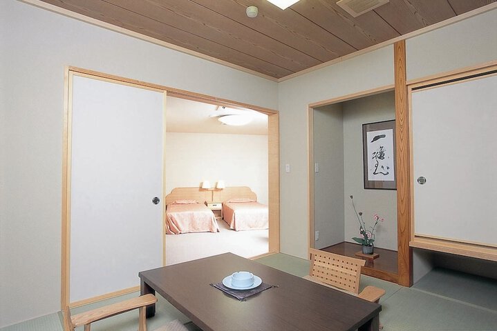 Room 12 of 146