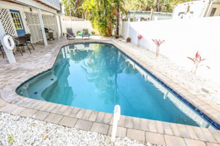 Pool 15 of 26