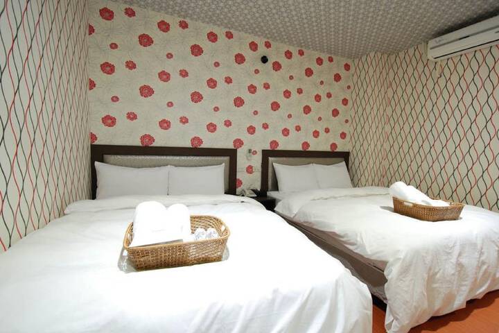 Room 4 of 16