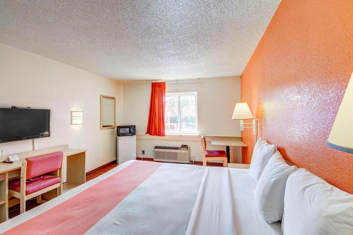 Room 8 of 33