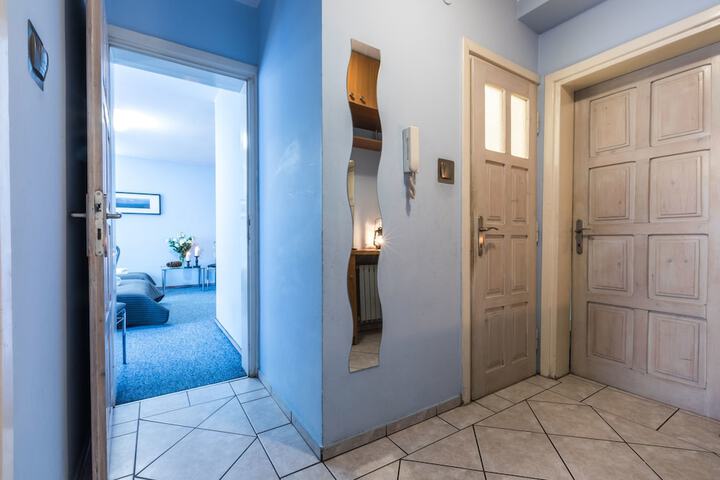 Room 2 of 180