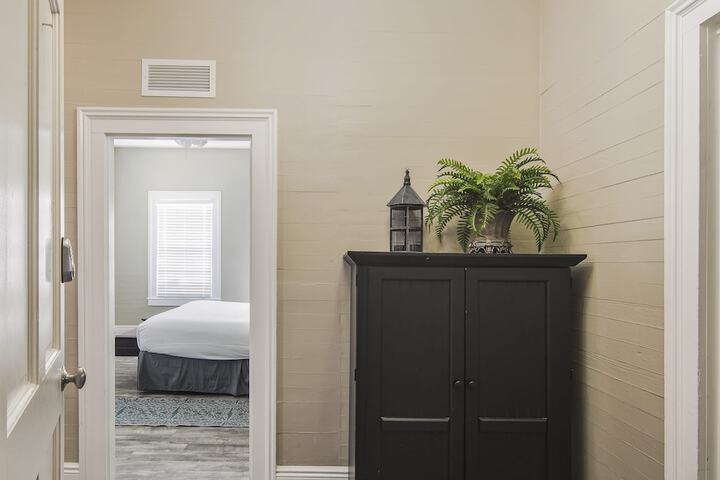 Room 5 of 33
