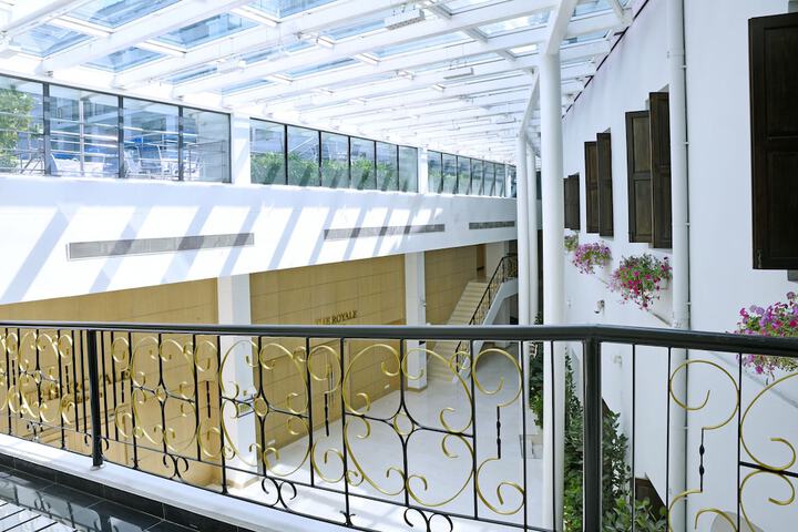 Ballroom/Hall 91 of 98