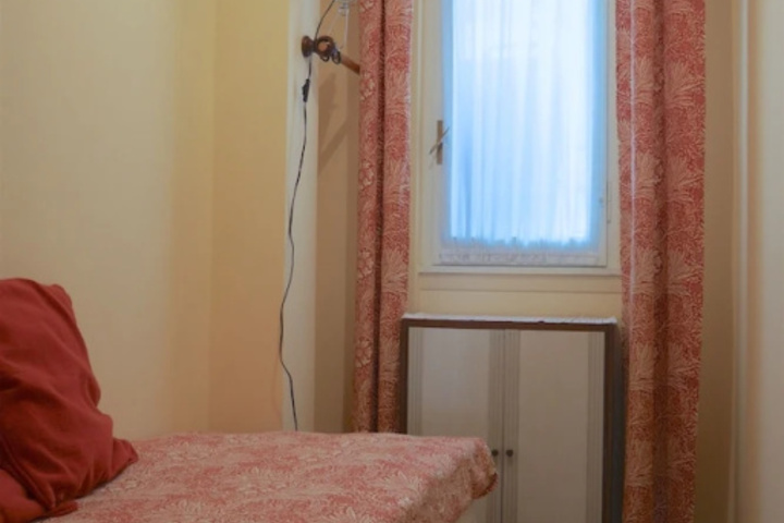 Room 4 of 9