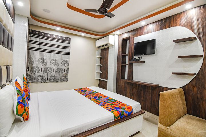 Room 11 of 27