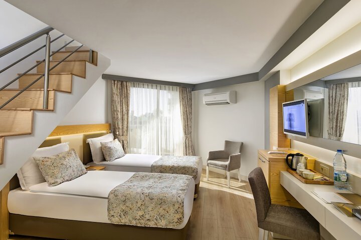 Room 10 of 121