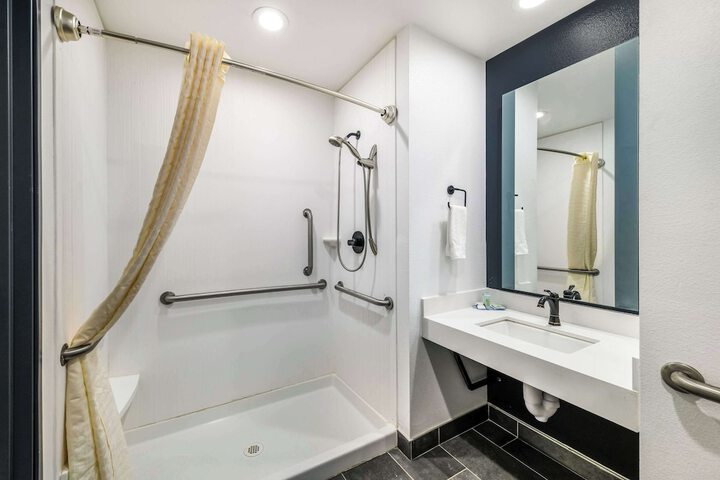 1 King Bed Kitchenette Accessible (11 of 15)