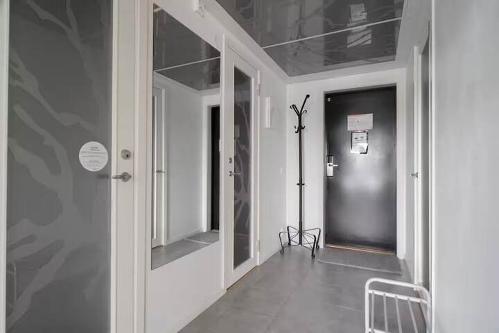 Room 320 of 865