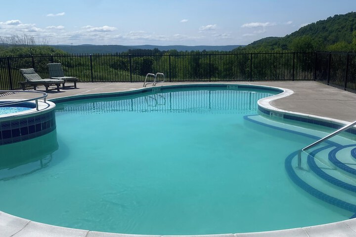 Pool Hotel