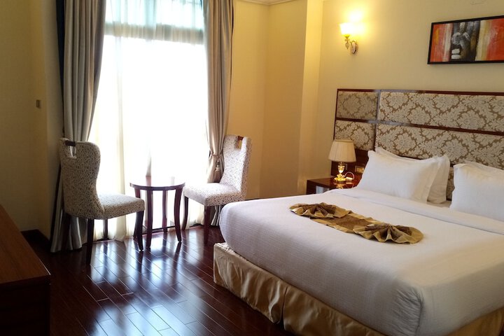 Room 9 of 33