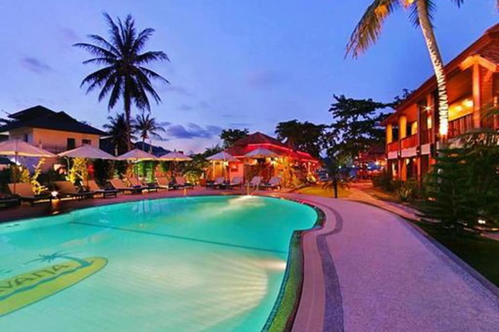 Hotel with Pool