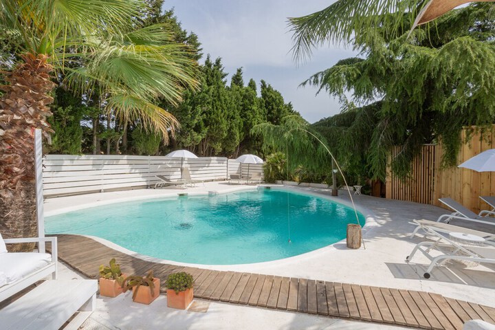 Pool 33 of 69