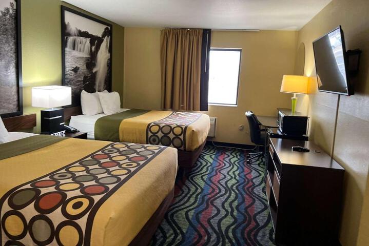1 Queen Bed (6 of 22)