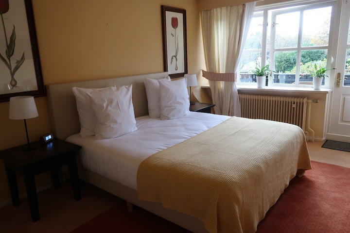 Room 4 of 37