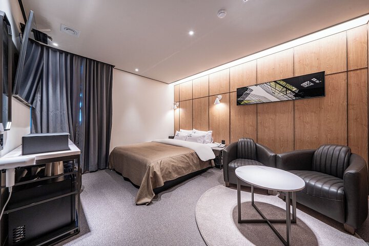 Room 11 of 74
