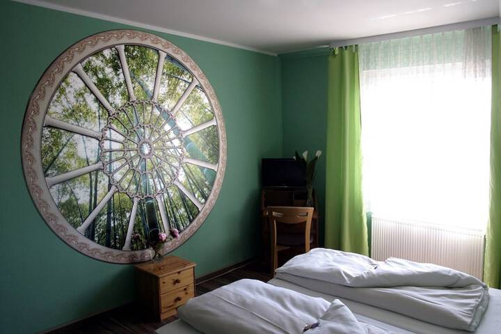Room 5 of 33