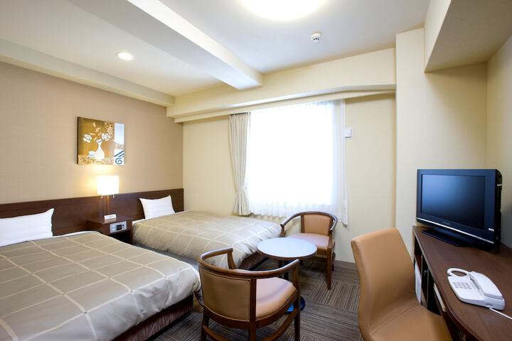 Room 6 of 18