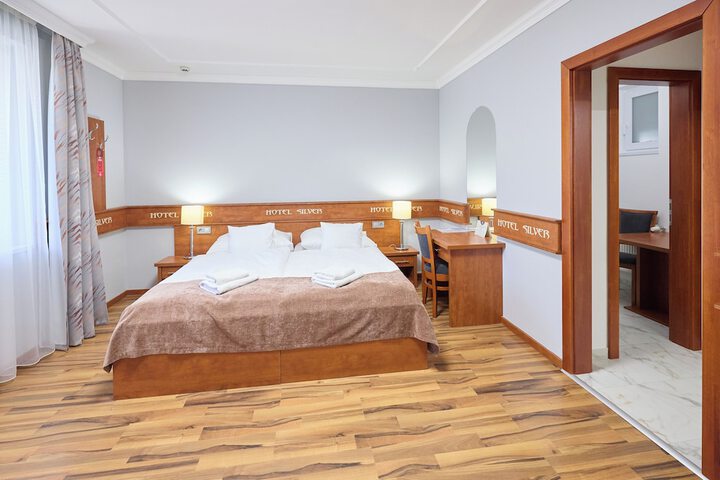 Room 40 of 171