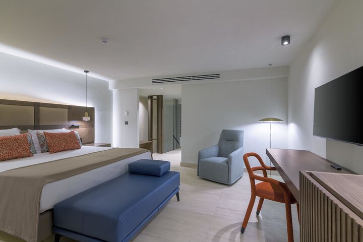 Room 65 of 295