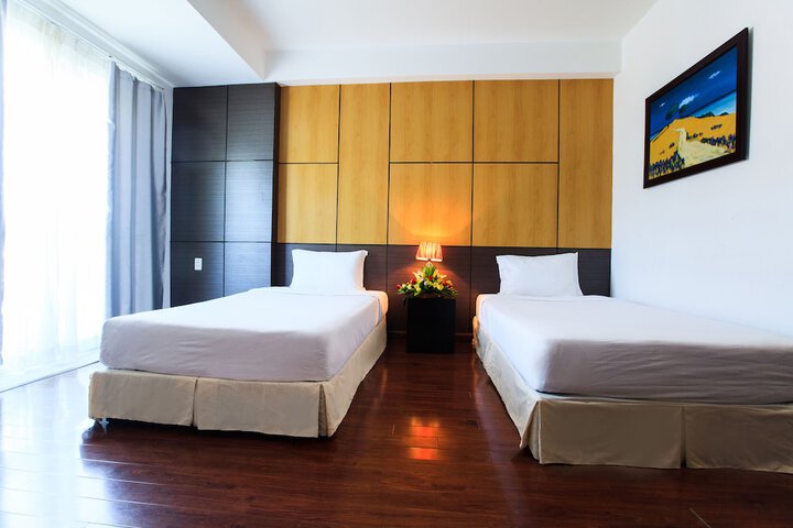 Room 13 of 38