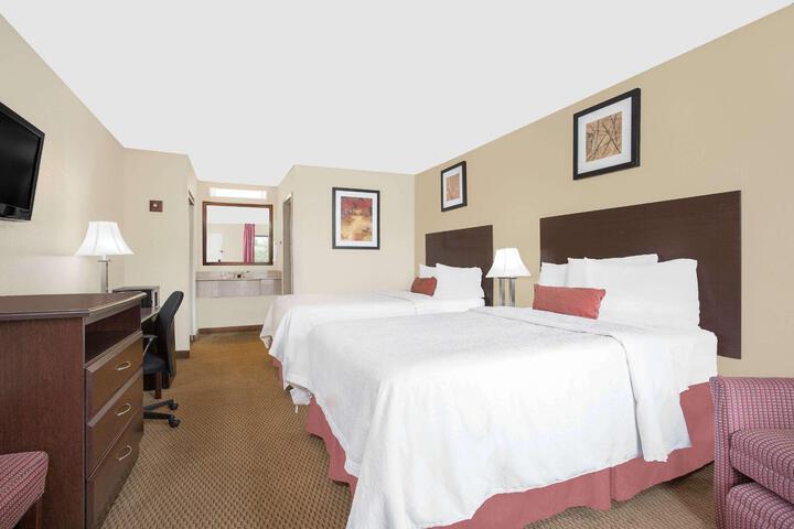 Double Accessible King Size Bed (6 of 7)