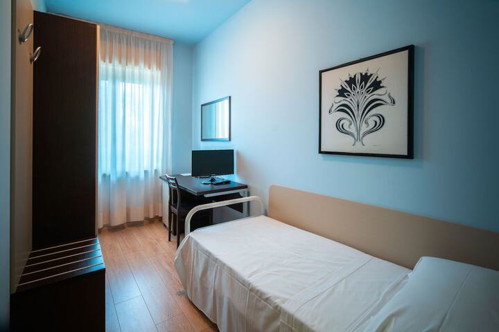 Room 2 of 18