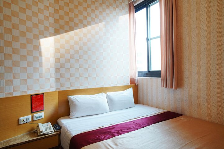 Room 10 of 66