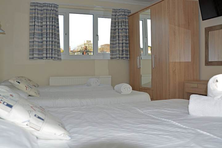 Room 25 of 107