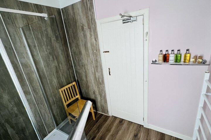 Room 25 of 133