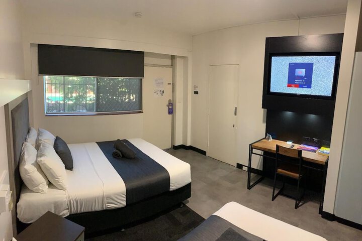 Room 15 of 40