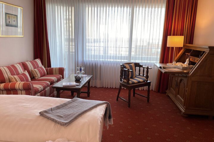 Room 27 of 99