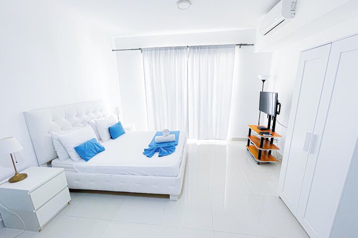 Room 7 of 32