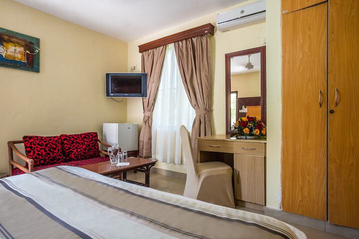 Room 3 of 108