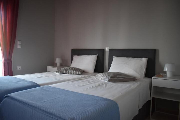 Room 6 of 27