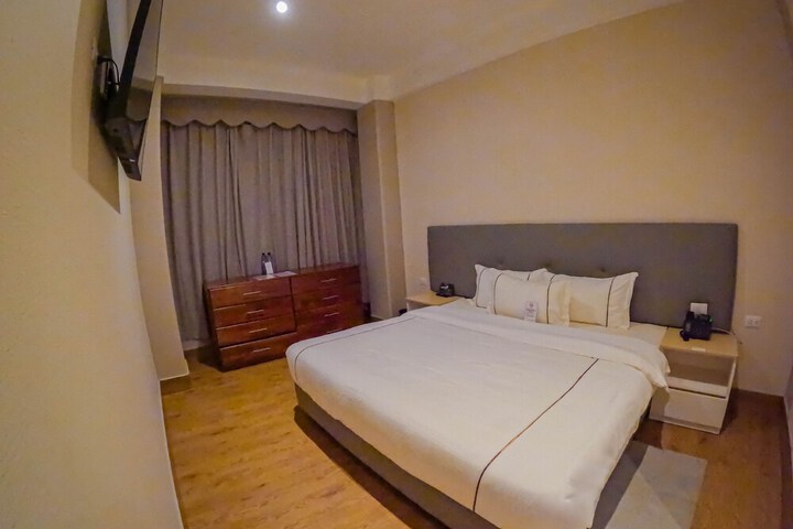 Room 10 of 38